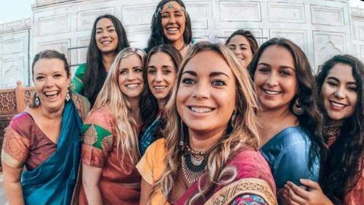 A_la_India_entre_Mujeres_8_dias